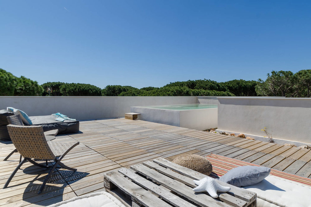 Diseño de terraza con piscina